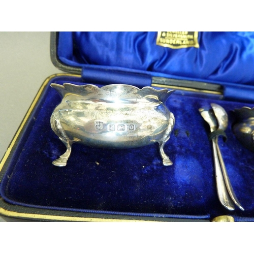 526 - A pair of silver circular salts on shell and hoof feet with spoons, cased, Birmingham 1913