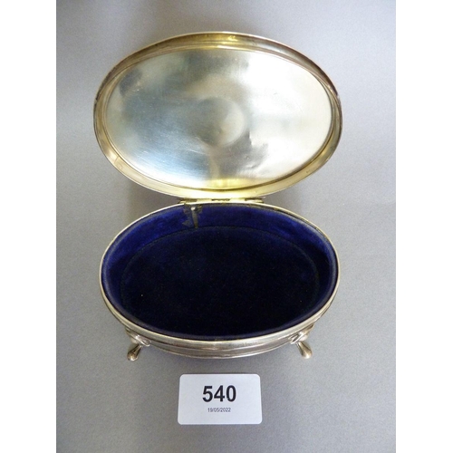 540 - An oval silver box, 11 x 8cm, Birmingham 1914