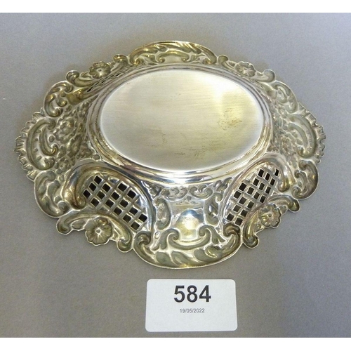 584 - A silver pierced oval dish, Birmingham 1988, 85g