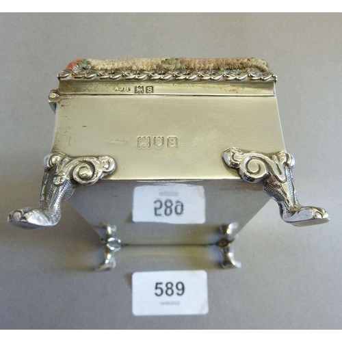 589 - A silver rectangular trinket box with pin cushion lid and paw feet, London 1913, by AJH, 10 x 6 cm