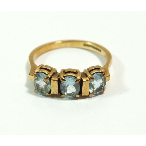 625 - A 9 carat gold ring set three aquamarines, size J, 2.4g