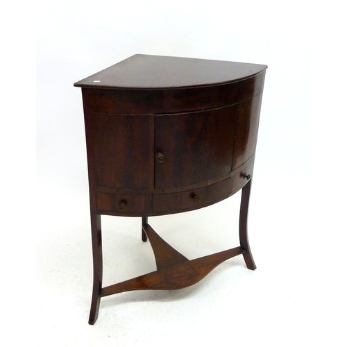 1288 - A Georgian mahogany corner washstand with undertier