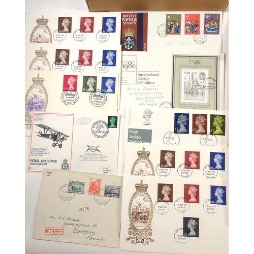 73 - GB: Large shoebox full of mostly QEII defin & commem, mint & used, pre-decimal & decimal. FDC, envel... 