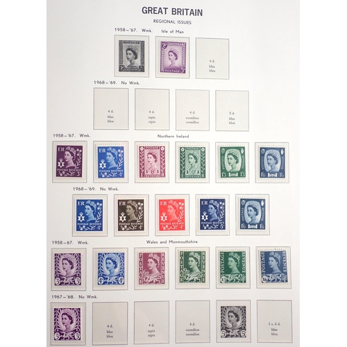 95 - GB: SG purposed dark blue stamp album in sleeve of QV-QEII, pre-decimal, incl mint & used defin, com... 