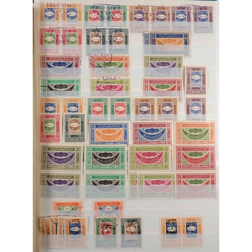 99 - East Arabia & Gulf States: Boxed collection of stamps of Bahrain, Br Postal Agencies East Arabia, Ku... 