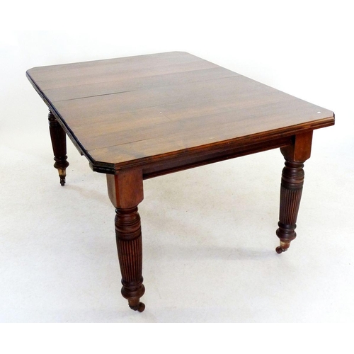 1007 - A Victorian mahogany dining table on reeded supports and castors, 103 x 145cm