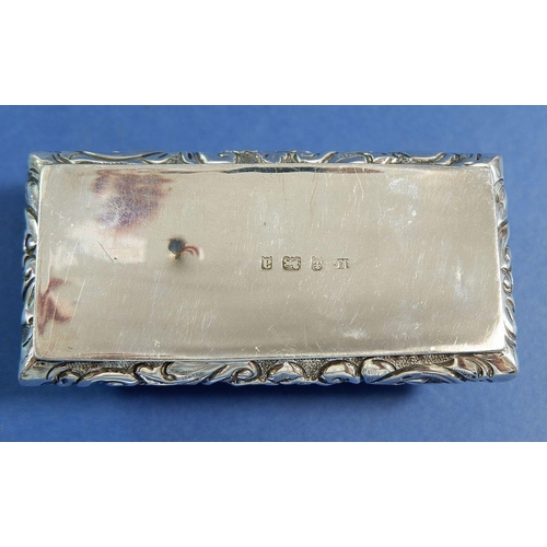 206 - A silver snuff box with hinged lid and embossed decoration, Birmingham 1900, 9.5cm wide