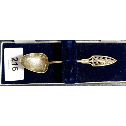 216 - An Arts & Crafts style hammered silver spoon with pierced terminal, marked sterling silver, cased, 1... 