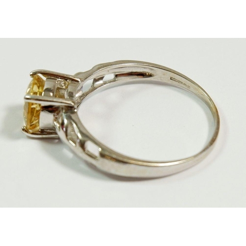 248 - A 9 carat white gold citrine ring on pierced shoulders, size T