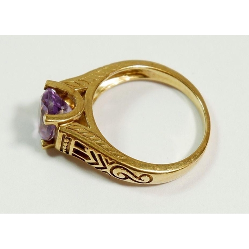 249 - A 14 carat gold amethyst ring, size M to N, 4.1g