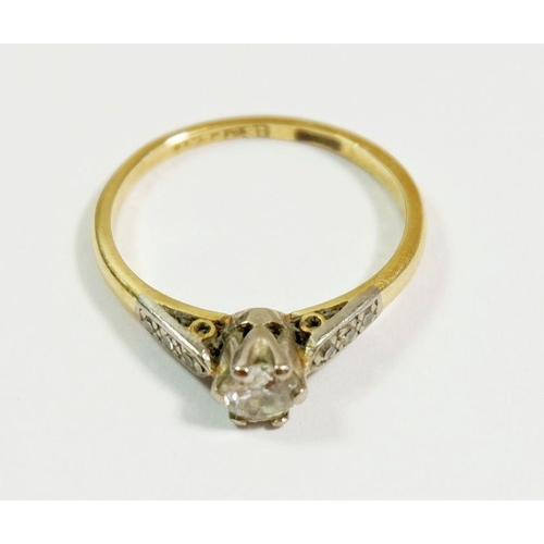 254 - A early 20th century 18ct gold and platinum set solitaire diamond ring on diamond chip shoulders, si... 