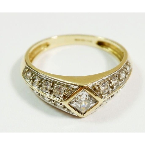 259 - A 14 carat gold dress ring set white stones, size P