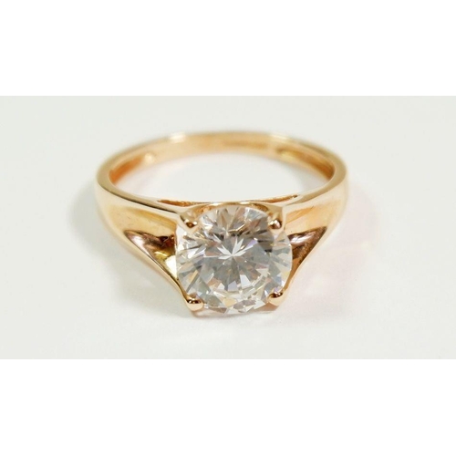 262 - A 14 carat gold dress ring set solitaire white stone, size N to O