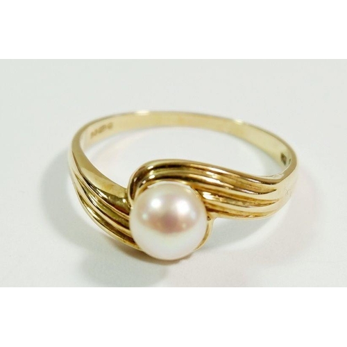 264 - A 9 carat gold ring crossover set pearl, size T, 2.5g