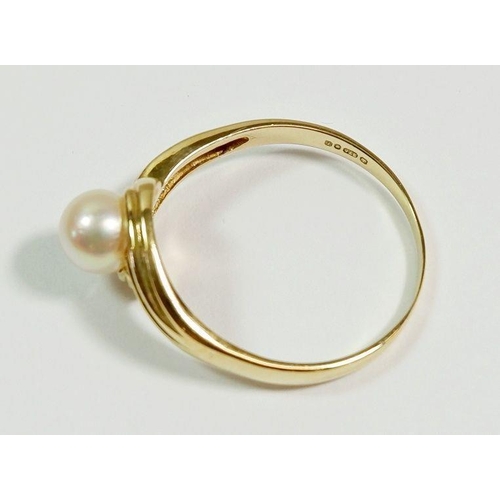 264 - A 9 carat gold ring crossover set pearl, size T, 2.5g