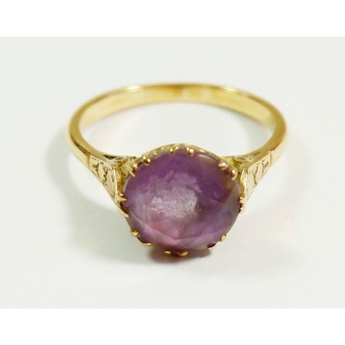 266 - A gold ring (unmarked) set amethyst, size P to Q, 2.9g