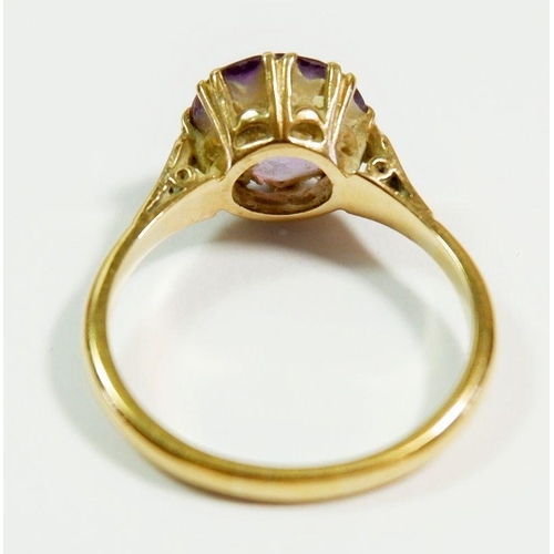 266 - A gold ring (unmarked) set amethyst, size P to Q, 2.9g