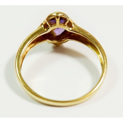 267 - A 9 carat gold amethyst ring size O to P, 2.5g