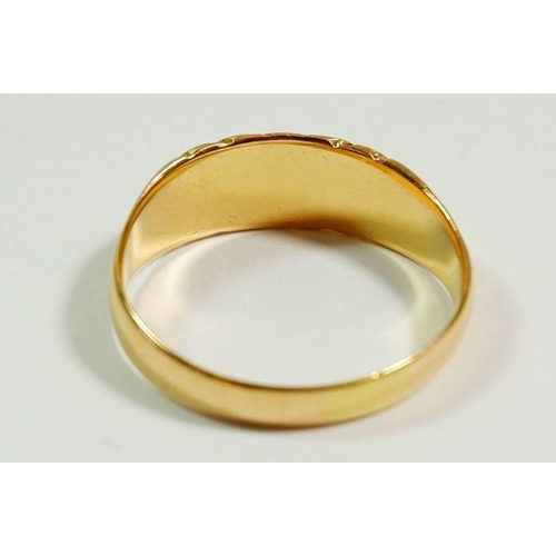 268 - An 18 carat gold ring, 5.2g