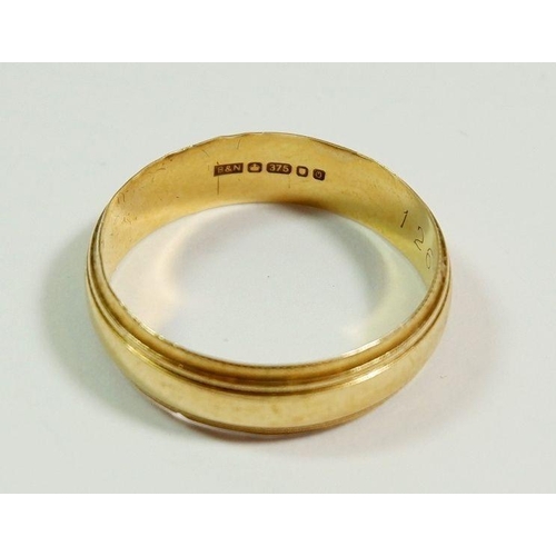 269 - A 9ct gold wedding band, size R, 2.9g