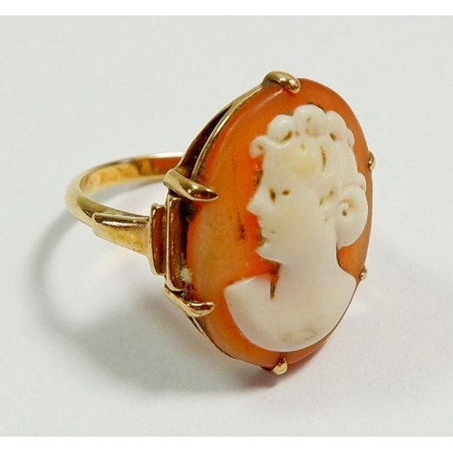 273 - A 9 carat gold cameo ring, size M to N, 3.7g