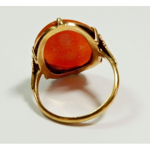 273 - A 9 carat gold cameo ring, size M to N, 3.7g