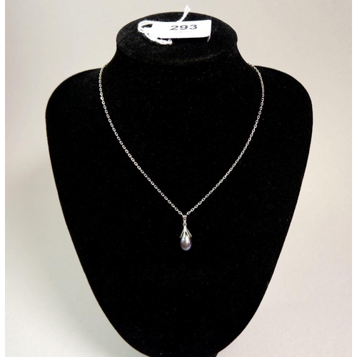 293 - A 9 carat white gold pendant pearl necklace and chain