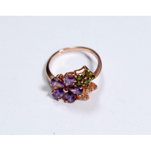 327 - A silver ring set peridot and amethyst flowers, size J