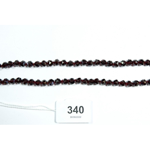 340 - A garnet bead necklace