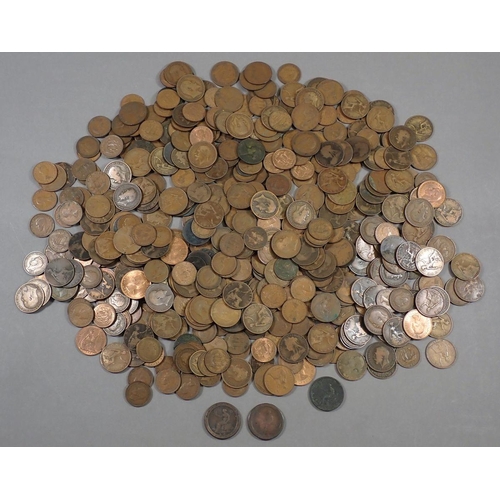 419 - A tub of copper/bronze halfpennies, pennies Victoria through Elizabeth II approx 3.7 kilos - Conditi... 