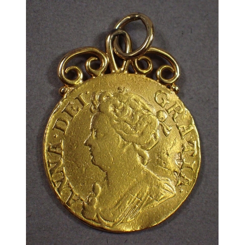 471 - A gold Guinea, Queen Anne 1710 3rd Bust (previously mounted for use as pendant) rare coin - Conditio... 