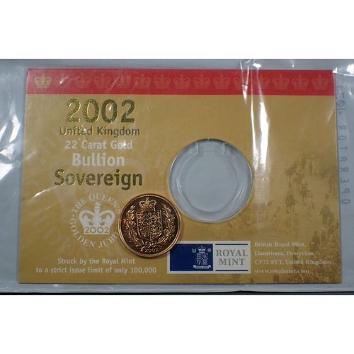 496 - A gold bullion sovereign 2002 Royal Mint issue in presentation card, Queens Golden Jubilee - Conditi... 