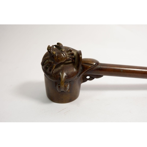 618 - A Japanese bronze finish travelling inkwell and pen holder with crab to lid