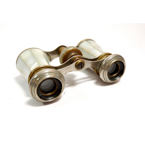 622 - A pair of mother of pearl clad opera glasses