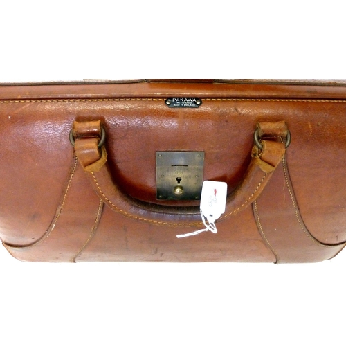 1065 - A leather vintage 'Pakawa' document bag or briefcase