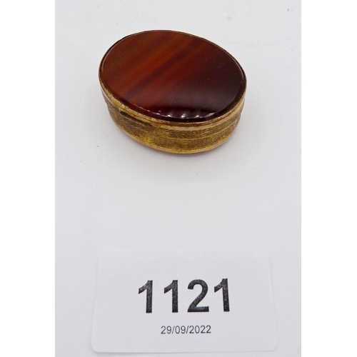 1121 - A gold plated oval agate set small box, 4cm wide