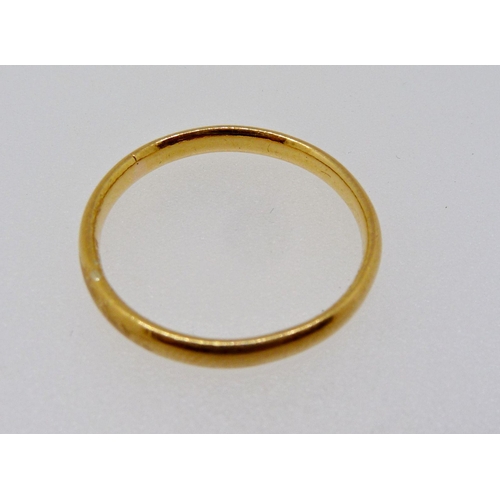 357 - A 22ct gold wedding ring, size R, 3.4g