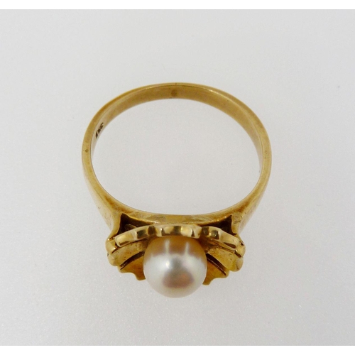 377 - A 9 carat gold ring set pearl in flower form surround, size L to M, 3.1g