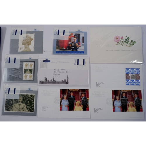 533 - GB: QEII decimal defin & commem FDC collection in 9 volumes, 1992-2015. Many clean, purposed, typed-... 