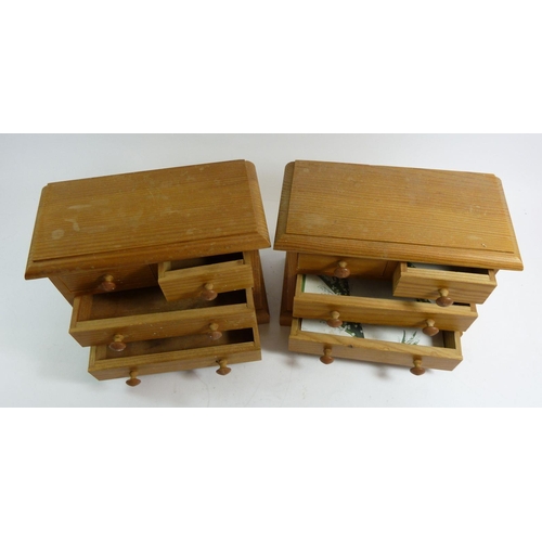 786 - A small pair of pine table top drawers, 25cm wide