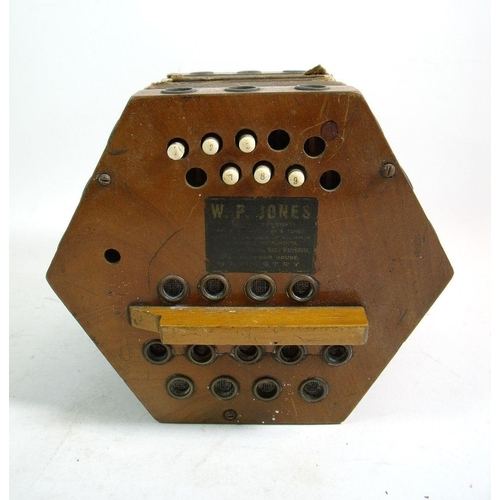 996 - A concertina in need of repair