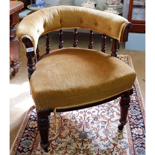 1134 - A 19th century mahogany framed tub chair with spindle back and turned supports