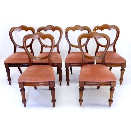 1146 - A set of six of Victorian triple balloon back dining chairs on turned supports