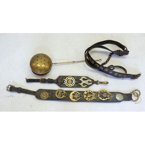 1179 - Various horse brasses and a chestnut roaster