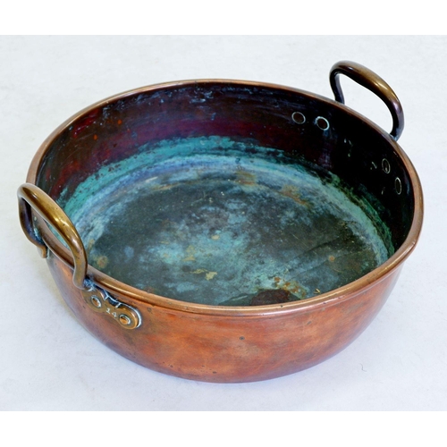 1199 - A Victorian copper two handled preserving pan