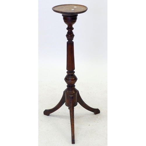 1205 - A mahogany jardinière stand, 91cm tall