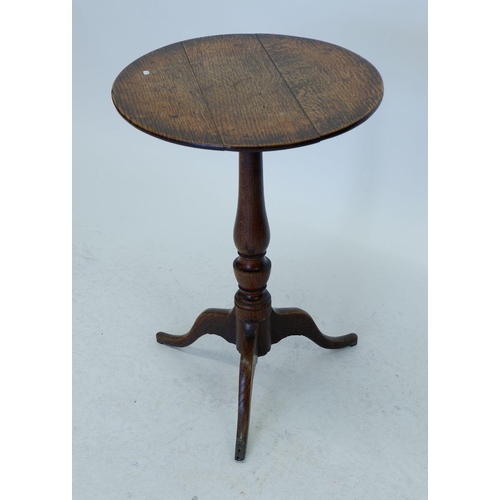 1276 - A 19th century elm top circular occasional table on turned supports, 48cm diameter