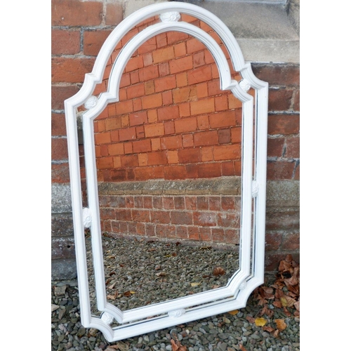 1281 - A large arch top white painted mirror, 105 x 67cm