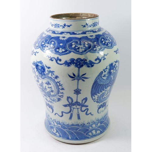 163 - A Chinese large late Qing dynasty blue and white jar and cover painted two phoenix and two dragons i... 