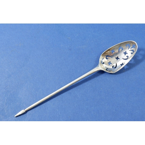 368 - A Georgian silver mote spoon with pierced decoration, 13cm,